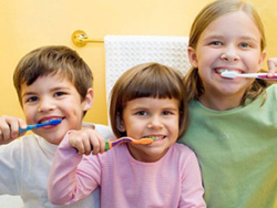 Как защитить зубы ребенка от кариеса
